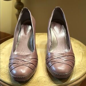Clark’s Elegant Taupe Women's (wooden) Heels size 8.5 M